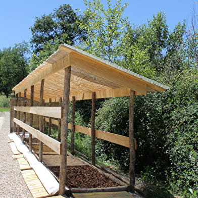 Barefoot path at the Pyramide du Loup